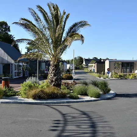 Mobil-home Grand Confort: 2 Ch, Piscine, A 200m, Parking, Wifi - Fr-1-361a-96