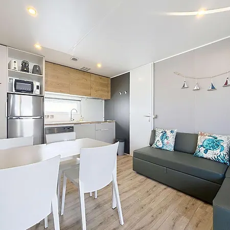 Mobil-home Grand Confort: 2 Ch, Piscine, A 200m, Parking, Wifi - Fr-1-361a-96 *