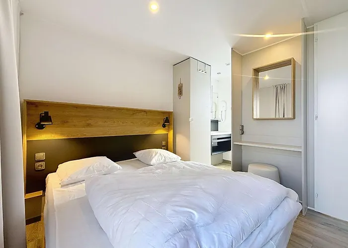 Mobil-home Grand Confort: 2 Ch, Piscine, A 200m, Parking, Wifi - Fr-1-361a-96